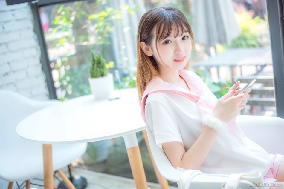 努力只能及格，拼命才能优秀。要么出众，要么出局，这是人生真谛。